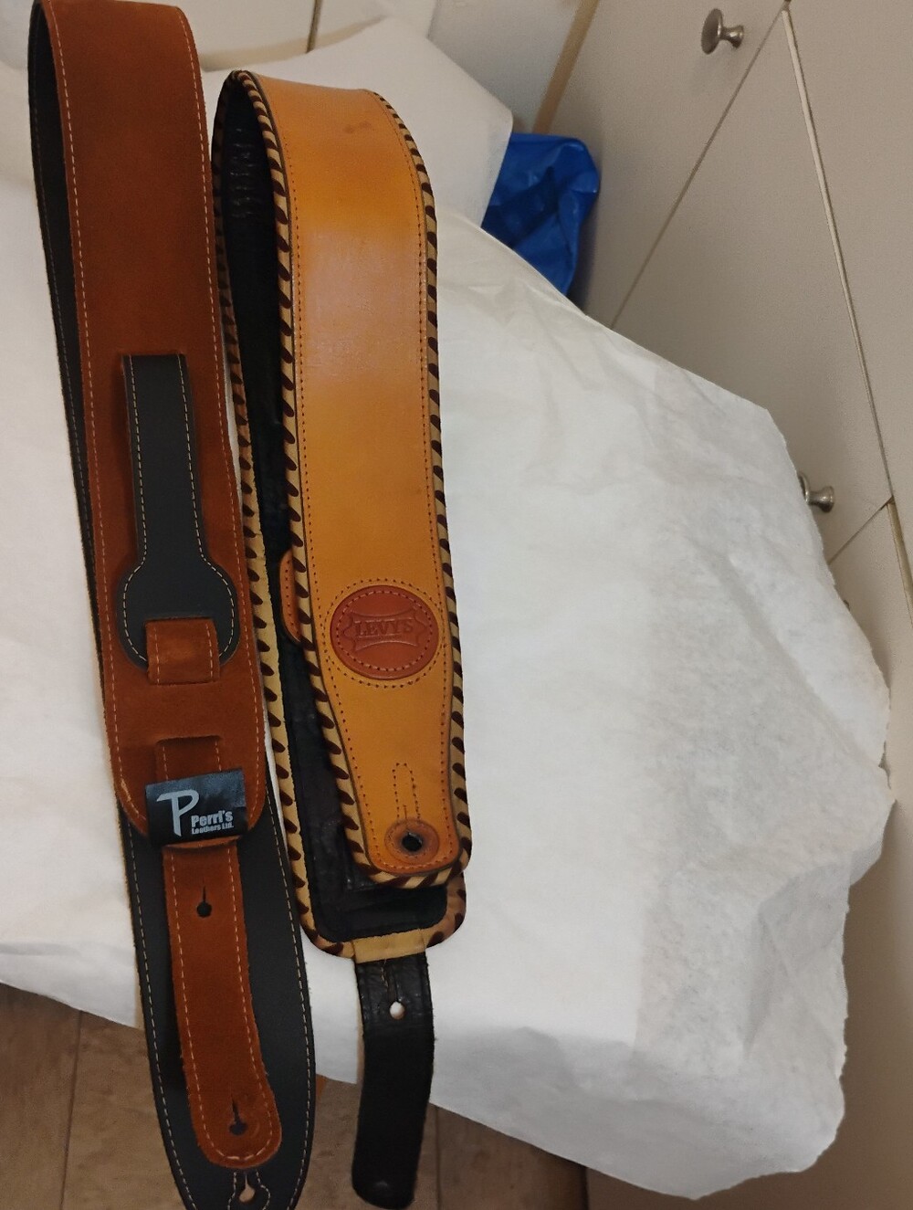 Levy’s And Perris Two Leather Guitar Straps - Picture 5 of 13
